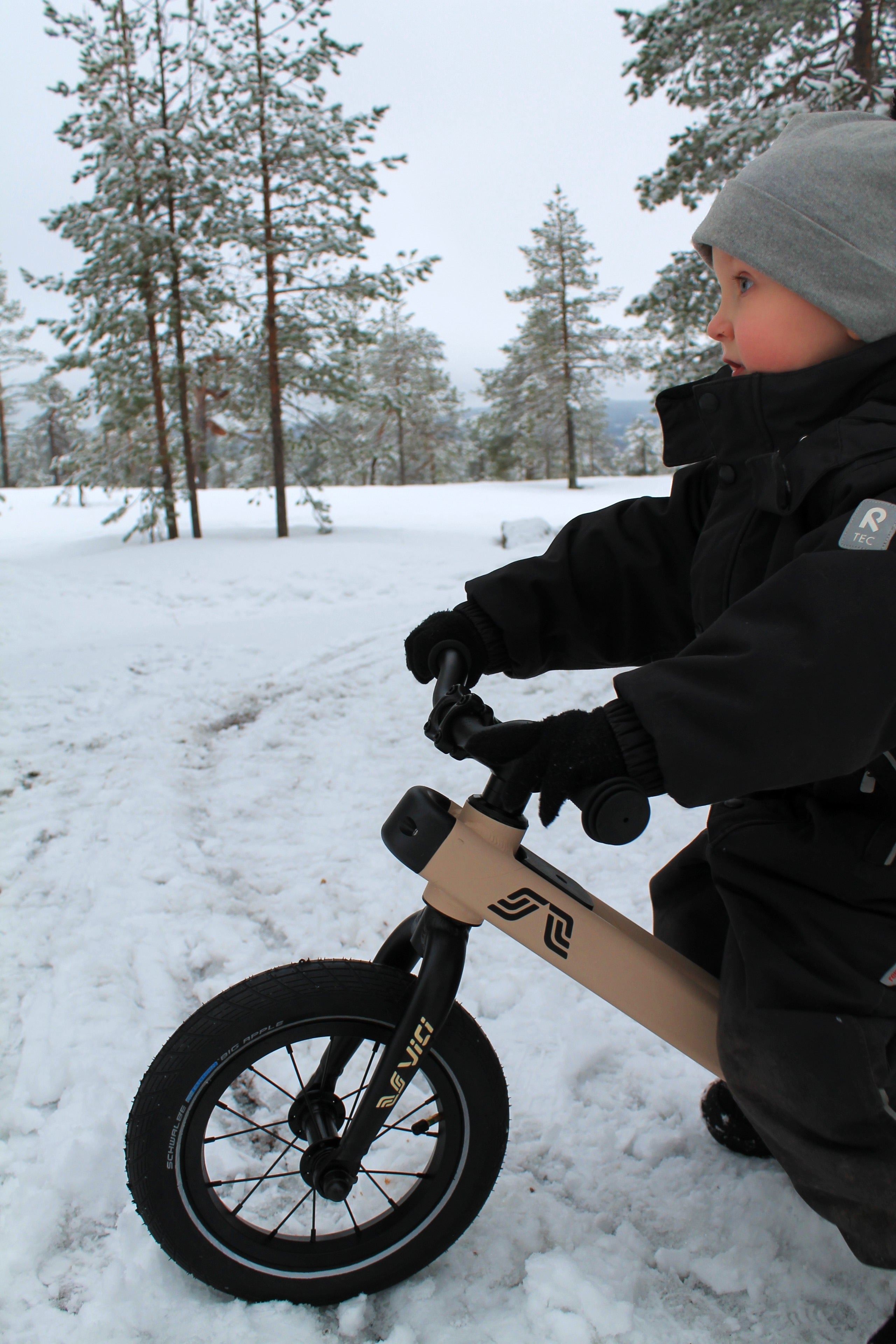 Paras alusta lapsen pyöräilyn opetteluun